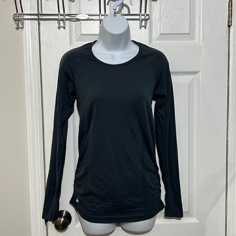 Athleta Women's Black fitted Top size S‎
